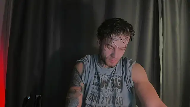 Huntall77 online show from December 2025 03:47:01 PM