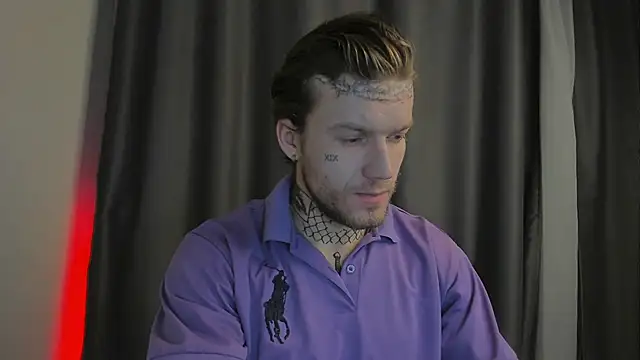 Huntall77 online show from December 2025 04:28:02 PM