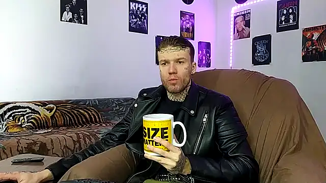 Huntall77 online show from January 2026 06:42:02 AM