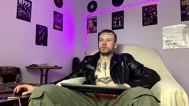 Huntall77 online show from February 2026 06:19:02 PM