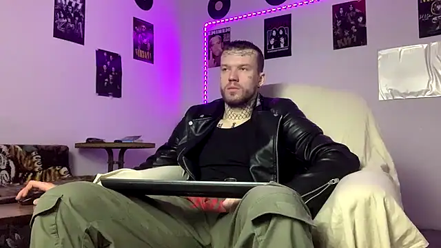 Huntall77 online show from February 2026 05:01:02 PM