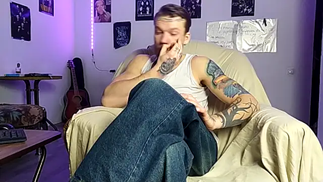 Huntall77 online show from February 2026 06:46:01 PM