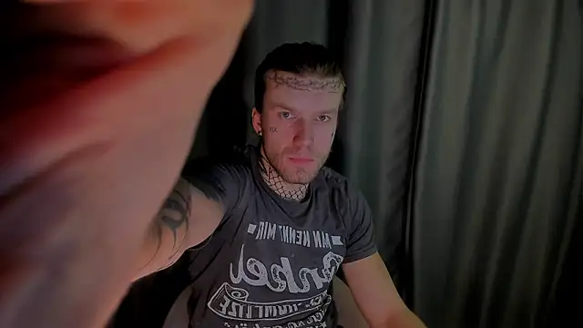 Huntall77 online show from November 2025 01:12:02 PM