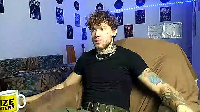 Huntall77 online show from December 2025 02:27:02 AM