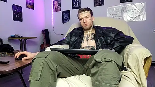 Huntall77 online show from February 2026 06:15:01 PM