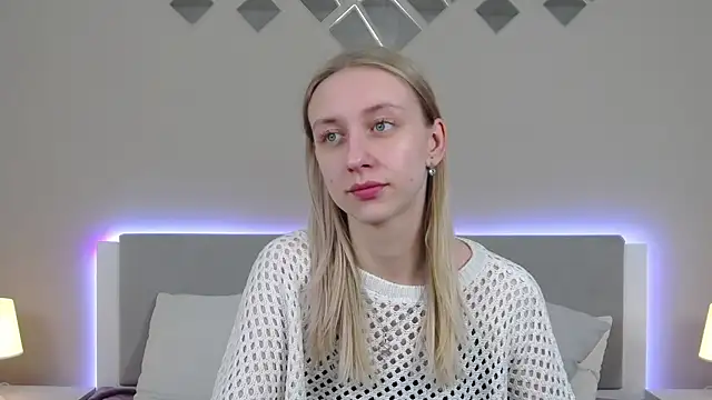 RachaelCute online show from April 2026 12:01:01 PM