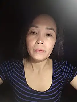 Feeling-hot online show from November 2025 01:04:02 PM