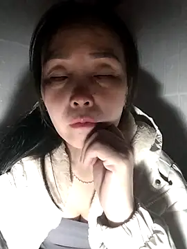 Feeling-hot online show from November 2025 09:03:02 PM