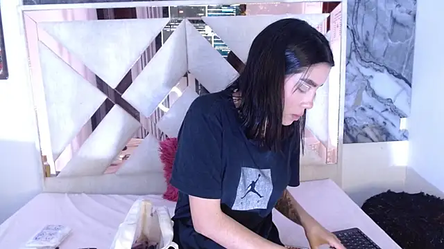 tael novacs online show from December 2025 04:40:01 AM