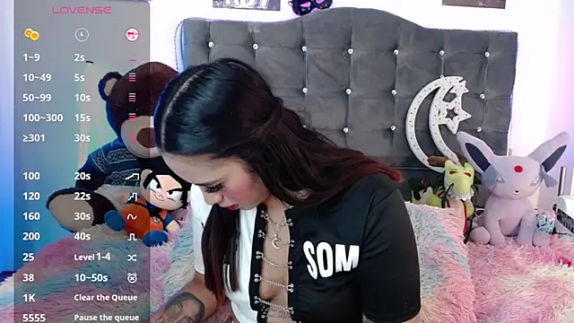 lunabritton1 online show from April 2026 03:33:01 AM