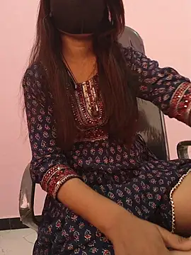 Iamyourdarling online show from November 2025 06:01:01 AM