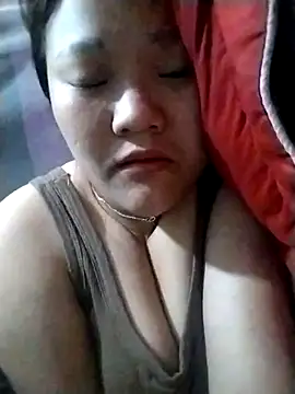 Snapshot of m-mbae chatting on April 2026 04:33:01 PM m-mbae online show from April 2026 04:33:01 PM