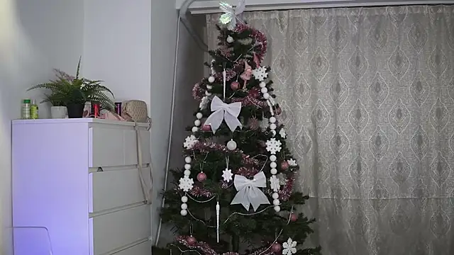 Snapshot of AprilHadid chatting on December 2025 07:24:02 PM AprilHadid online show from December 2025 07:24:02 PM