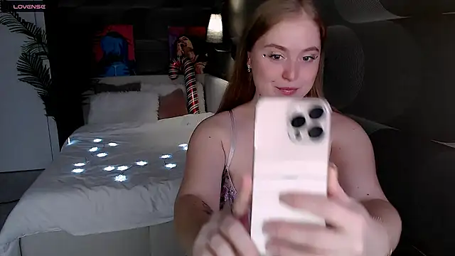 Kate Moan online show from December 2025 07:41:01 AM