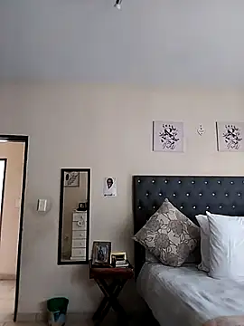 bubbles635 online show from April 2026 12:21:02 PM