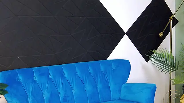 EvvaLovvia online show from December 2025 05:07:02 AM