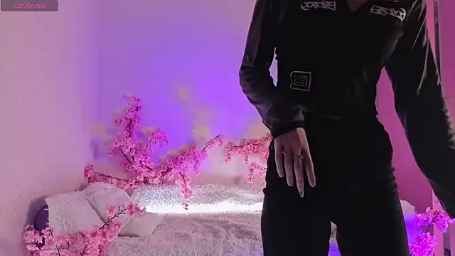 Kitty gaze online show from April 2026 03:18:01 PM