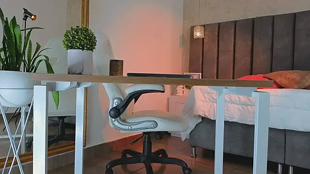 Tania Diaz  online show from March 2026 07:37:02 PM