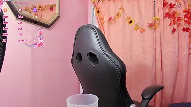 Snapshot of NaylaAbadi chatting on November 2025 12:27:01 PM NaylaAbadi online show from November 2025 12:27:01 PM