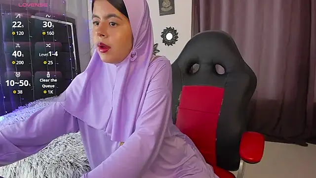 Snapshot of NaylaAbadi chatting on November 2025 12:30:01 PM NaylaAbadi online show from November 2025 12:30:01 PM