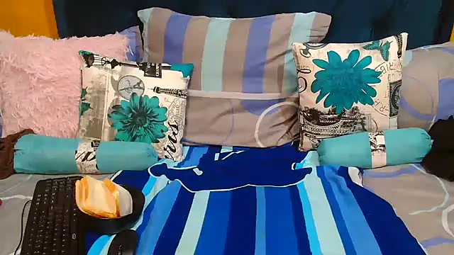 DarkCherryx online show from April 2026 06:20:01 PM