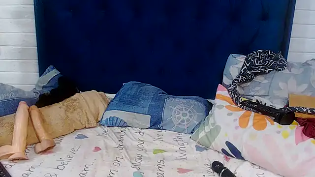 Snapshot of DarkCherryx chatting on February 2026 07:47:02 PM DarkCherryx online show from February 2026 07:47:02 PM