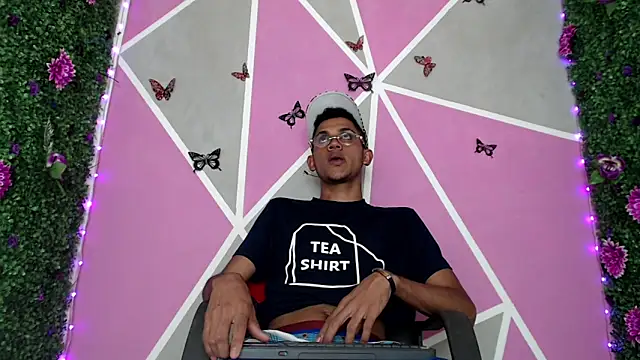 sexy  latin cum online show from November 2025 12:11:02 PM