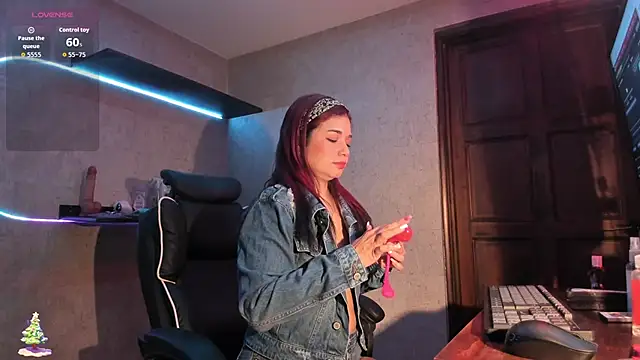 jesssie lee online show from November 2025 10:32:01 PM