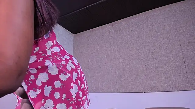 Snapshot of amirah_ebony chatting on November 2025 10:57:01 PM amirah ebony online show from November 2025 10:57:01 PM