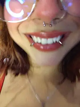 Snapshot of Sarah_Lark- chatting on May 2026 11:58:02 PM Sarah Lark- online show from May 2026 11:58:02 PM
