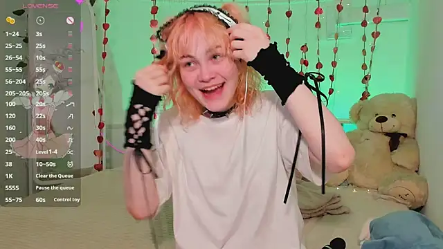 Awawrin online show from November 2025 08:53:02 PM