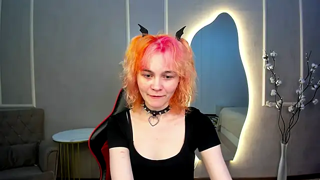 Snapshot of Awawrin chatting on November 2025 01:04:01 PM Awawrin online show from November 2025 01:04:01 PM