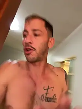 Lucasjandre online show from April 2026 12:12:02 PM