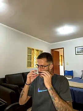 Lucasjandre online show from December 2025 12:48:02 PM