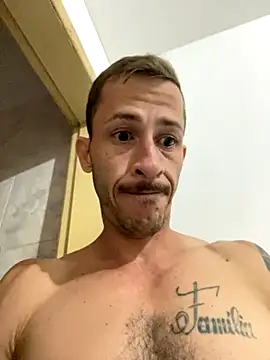 Lucasjandre online show from November 2025 09:58:02 PM