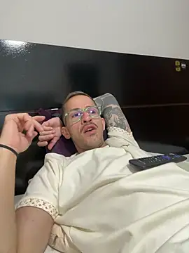 Lucasjandre online show from April 2026 11:22:01 PM