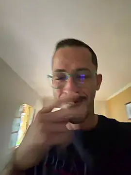 Lucasjandre online show from April 2026 10:17:02 AM