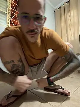 Lucasjandre online show from May 2026 09:25:01 AM
