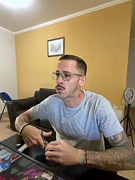 Lucasjandre online show from June 2026 10:32:02 AM
