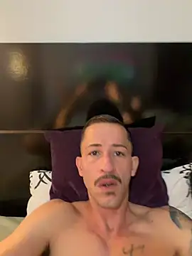 Lucasjandre online show from June 2026 08:17:02 PM