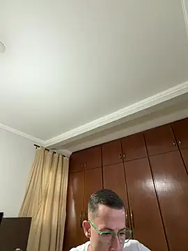 Lucasjandre online show from June 2026 08:31:02 PM