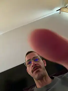 Lucasjandre online show from July 2026 10:58:02 AM