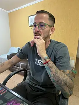 Lucasjandre online show from May 2026 11:10:02 AM