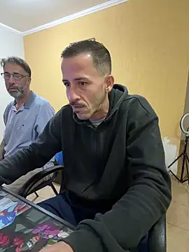 Lucasjandre online show from June 2026 10:37:01 PM