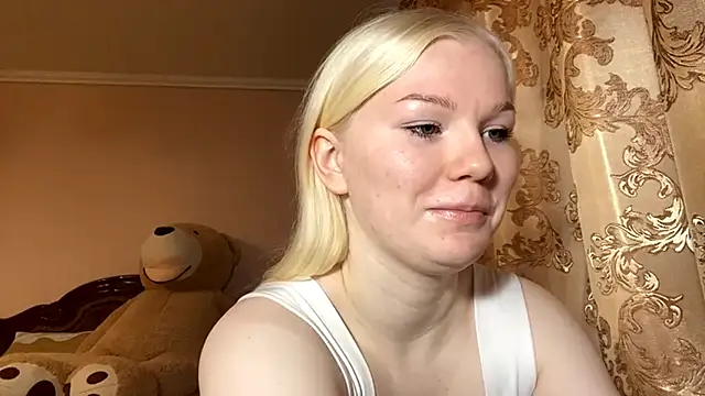 LynellMahe online show from November 2025 10:16:01 AM