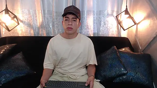 Snapshot of Aaron_foxx1 chatting on November 2025 12:09:02 PM Aaron foxx1 online show from November 2025 12:09:02 PM