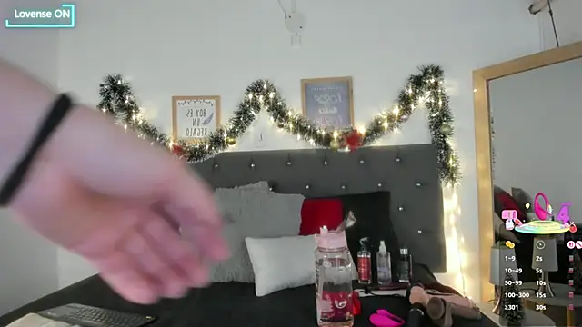 Sara puertaa  online show from December 2025 06:20:01 PM