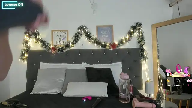 Sara puertaa  online show from December 2025 05:12:01 PM