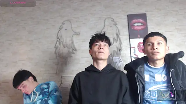 axel milo kairo and noa online show from December 2025 08:32:02 PM