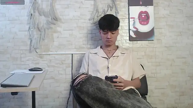 axel milo kairo and noa online show from February 2026 03:23:01 PM